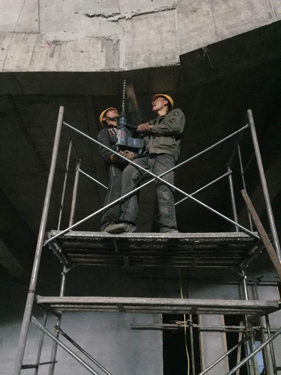 极悦锚栓施工现场