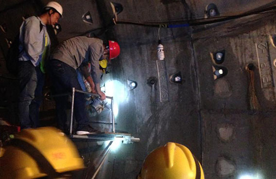 隧道内接触网吊柱的化学锚栓固定方法