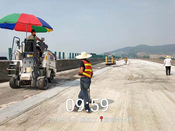 富湾特大桥和极悦胶粘模扩底锚栓的固事